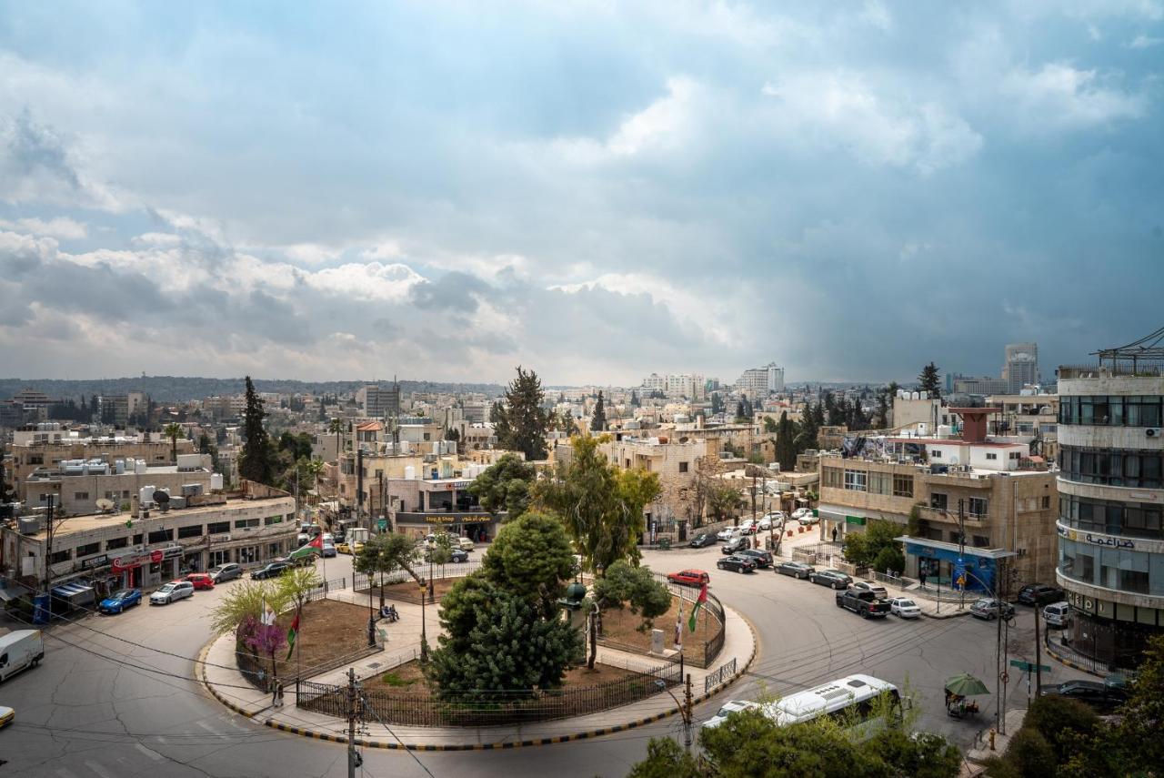 Liv Weibdeh Hotel Suites Amman Eksteriør bilde